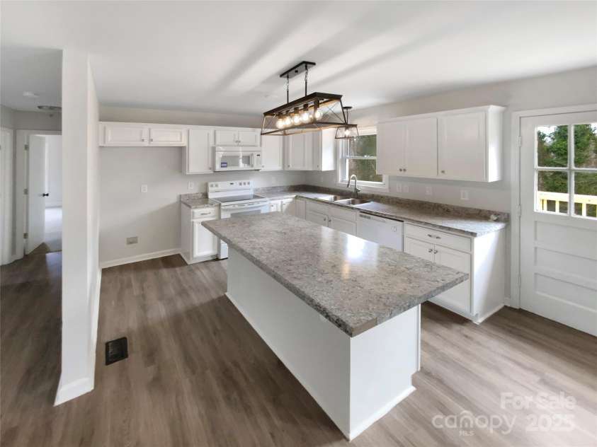 510 Newport Drive, Salisbury, NC 28144.  MLS# CAR4235417, YatesRealty ID 33123. 