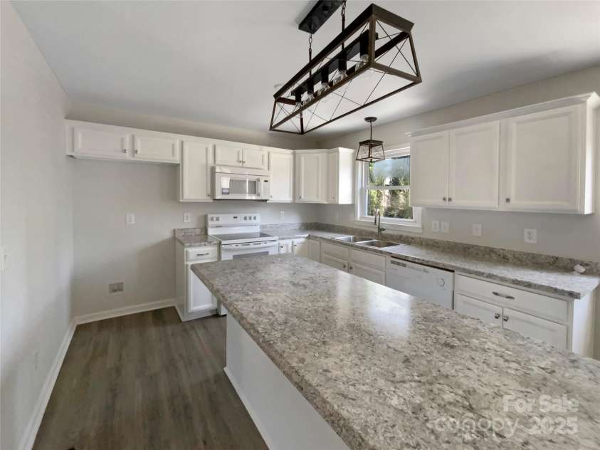 510 Newport Drive, Salisbury, NC 28144.  MLS# CAR4235417, YatesRealty ID 33123. 