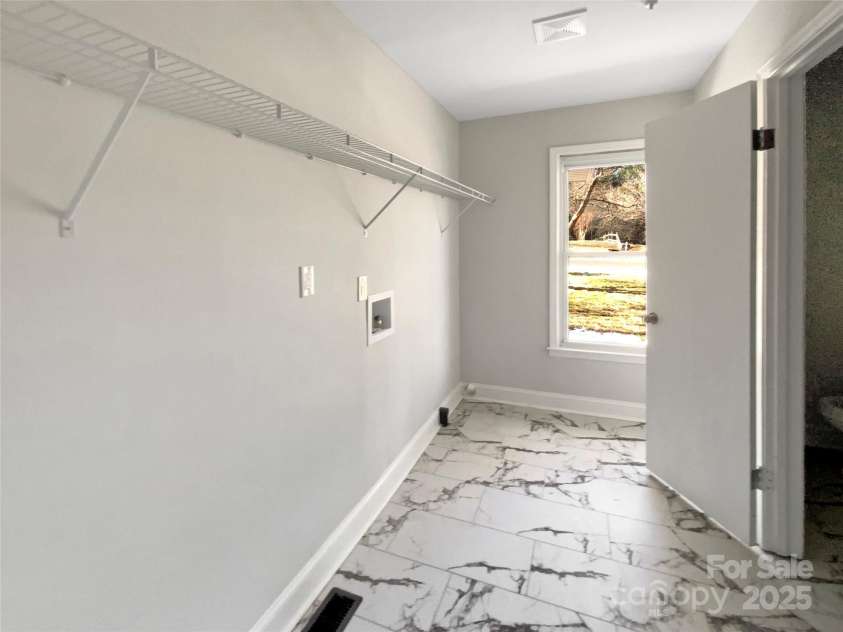 510 Newport Drive, Salisbury, NC 28144.  MLS# CAR4235417, YatesRealty ID 33123. 