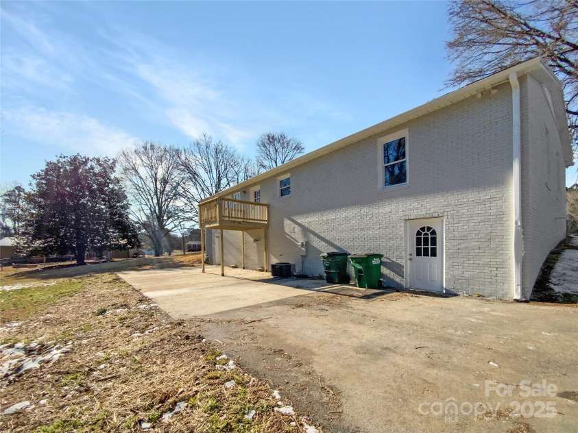 510 Newport Drive, Salisbury, NC 28144.  MLS# CAR4235417, YatesRealty ID 33123. 