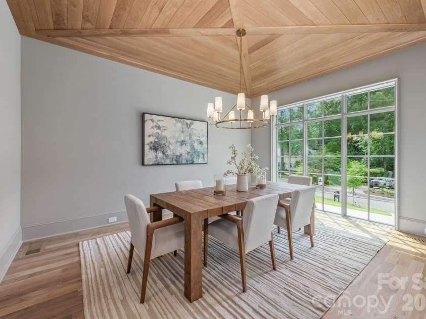 221 Hargett Court, Charlotte, NC 28211.  MLS# CAR4397537, YatesRealty ID 33124. Dining room