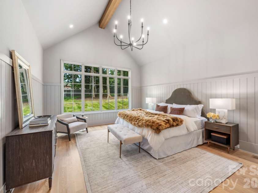 221 Hargett Court, Charlotte, NC 28211.  MLS# CAR4397537, YatesRealty ID 33124. Primary suite