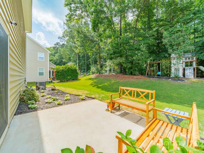 5804 Dinsmore Lane, Belmont, NC 28012.  MLS# CAR4264169, YatesRealty ID 33124. 