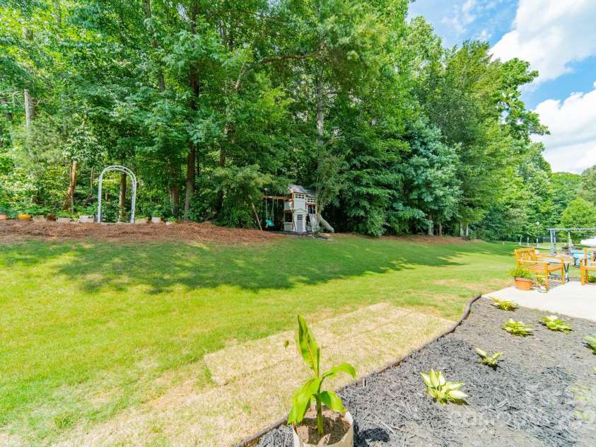 5804 Dinsmore Lane, Belmont, NC 28012.  MLS# CAR4264169, YatesRealty ID 33124. 