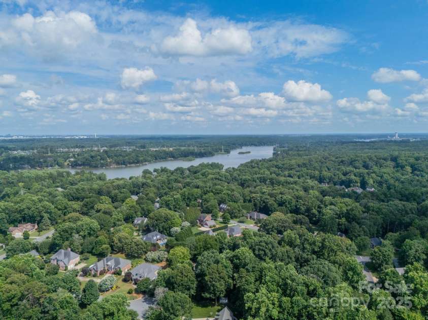 5804 Dinsmore Lane, Belmont, NC 28012.  MLS# CAR4264169, YatesRealty ID 33124. Close proximity to Lake Wylie
