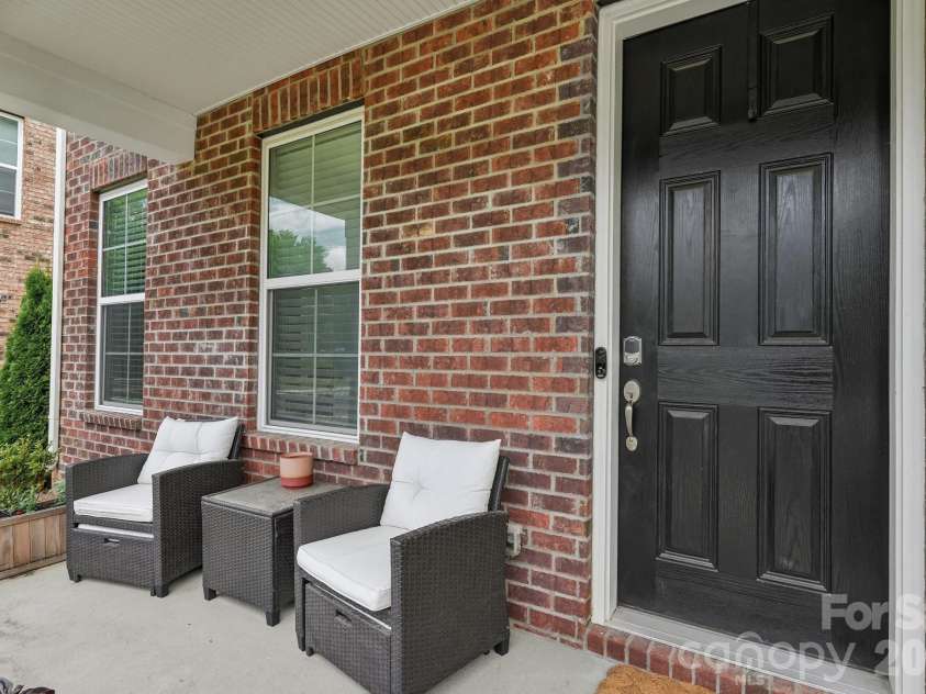 10122 Hemingway Place, Charlotte, NC 28227.  MLS# CAR4396419, YatesRealty ID 33125. 