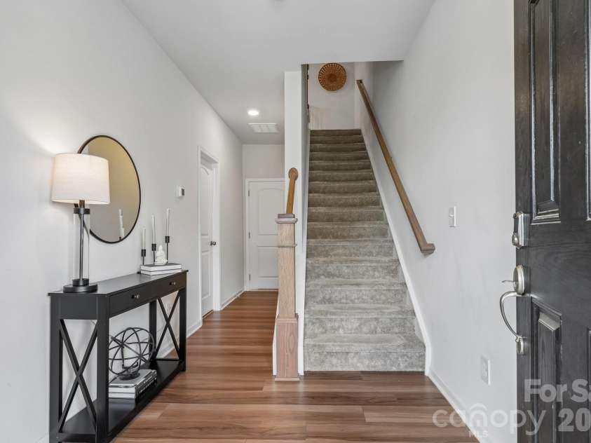 10122 Hemingway Place, Charlotte, NC 28227.  MLS# CAR4396419, YatesRealty ID 33125. 