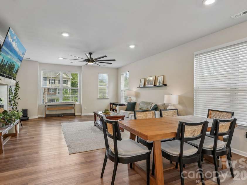 10122 Hemingway Place, Charlotte, NC 28227.  MLS# CAR4396419, YatesRealty ID 33125. 
