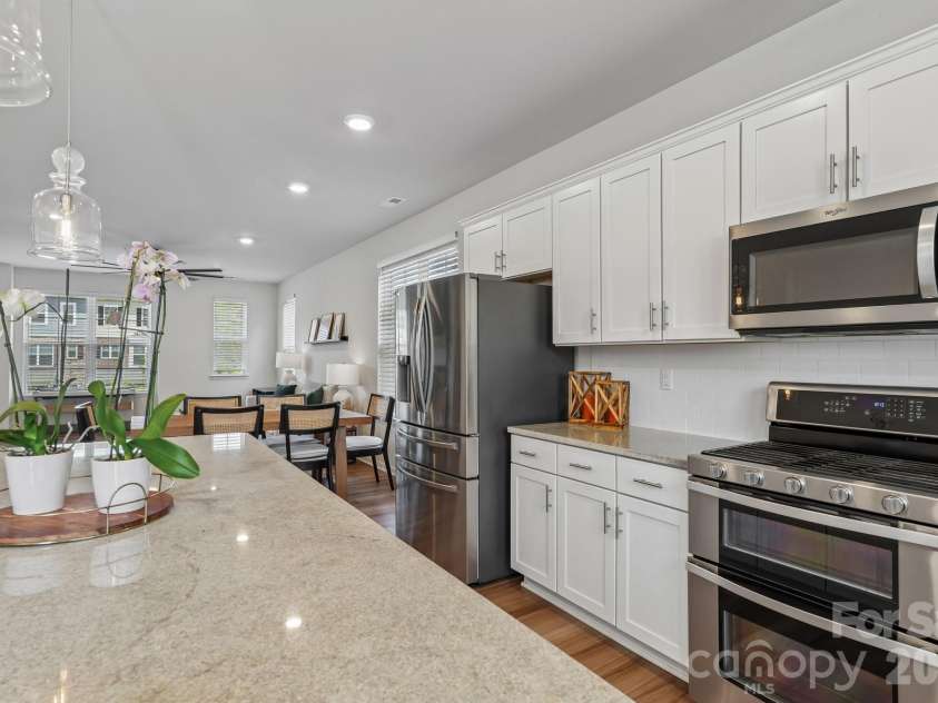 10122 Hemingway Place, Charlotte, NC 28227.  MLS# CAR4396419, YatesRealty ID 33125. 