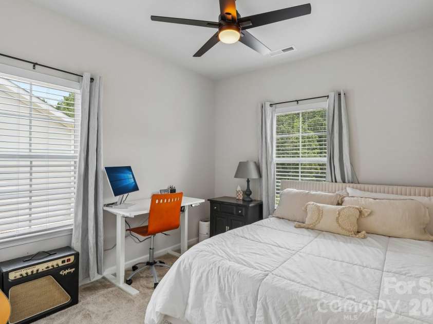10122 Hemingway Place, Charlotte, NC 28227.  MLS# CAR4396419, YatesRealty ID 33125. 