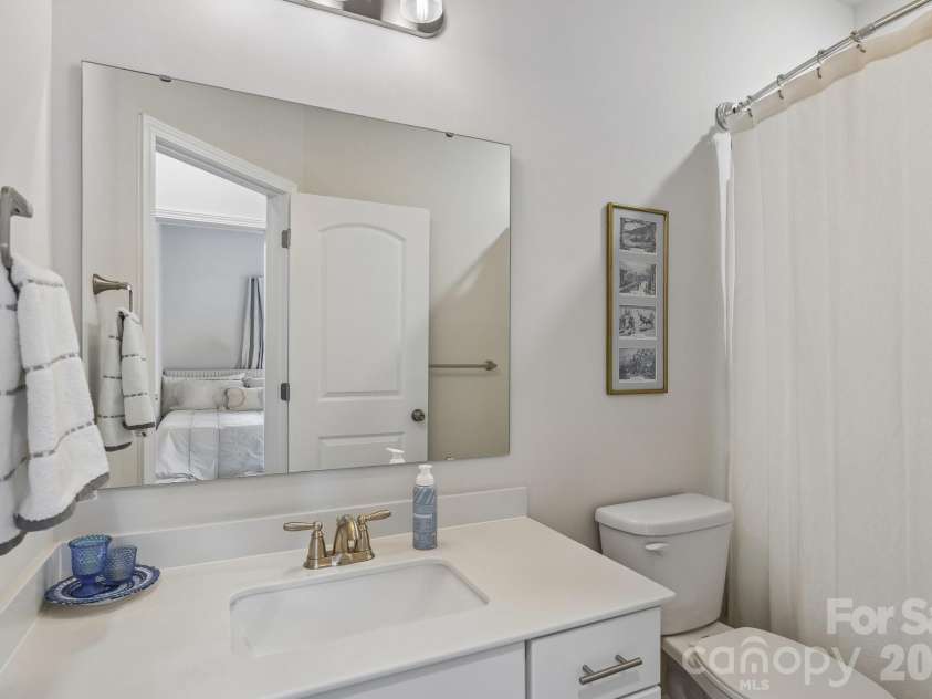 10122 Hemingway Place, Charlotte, NC 28227.  MLS# CAR4396419, YatesRealty ID 33125. 