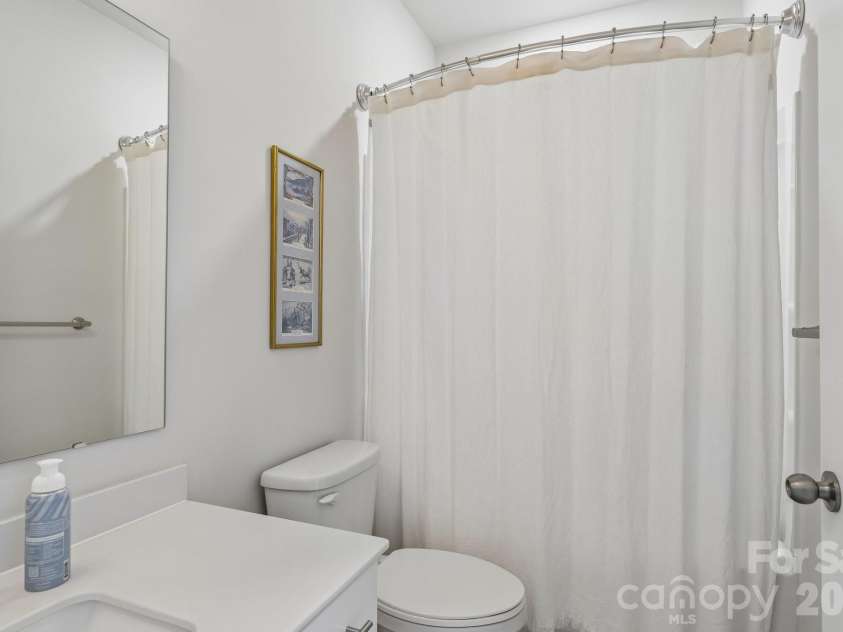 10122 Hemingway Place, Charlotte, NC 28227.  MLS# CAR4396419, YatesRealty ID 33125. 