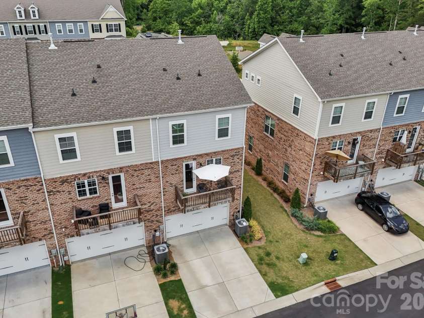 10122 Hemingway Place, Charlotte, NC 28227.  MLS# CAR4396419, YatesRealty ID 33125. 