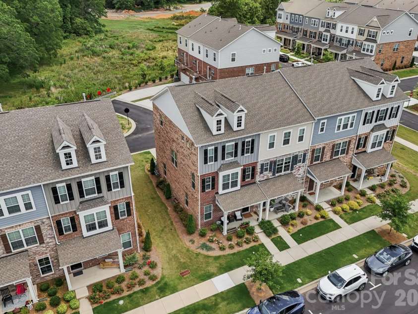 10122 Hemingway Place, Charlotte, NC 28227.  MLS# CAR4396419, YatesRealty ID 33125. 