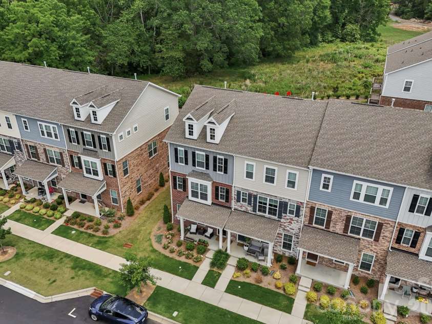 10122 Hemingway Place, Charlotte, NC 28227.  MLS# CAR4396419, YatesRealty ID 33125. 