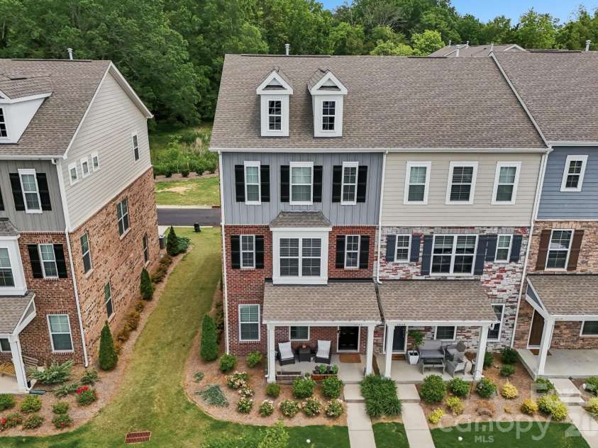 10122 Hemingway Place, Charlotte, NC 28227.  MLS# CAR4396419, YatesRealty ID 33125. 