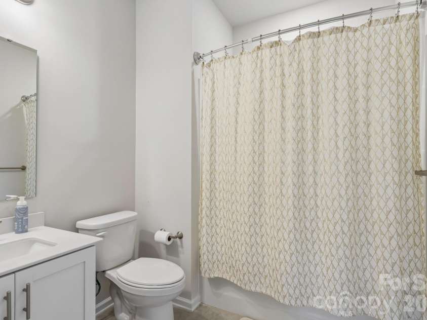 10122 Hemingway Place, Charlotte, NC 28227.  MLS# CAR4396419, YatesRealty ID 33125. Lower Level Bath