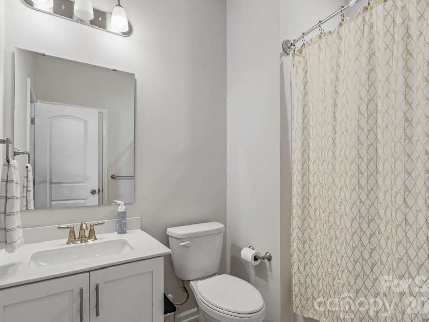 10122 Hemingway Place, Charlotte, NC 28227.  MLS# CAR4396419, YatesRealty ID 33125. Lower Level Bath