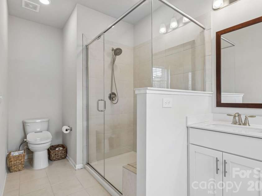 10122 Hemingway Place, Charlotte, NC 28227.  MLS# CAR4396419, YatesRealty ID 33125. Primary Bathroom