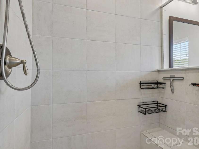 10122 Hemingway Place, Charlotte, NC 28227.  MLS# CAR4396419, YatesRealty ID 33125. Primary Bathroom