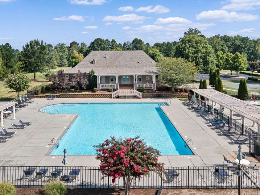 1040 Lake Forest Drive, Matthews, NC 28104.  MLS# CAR4285953, YatesRealty ID 33125. Clubhouse Swimming Pool