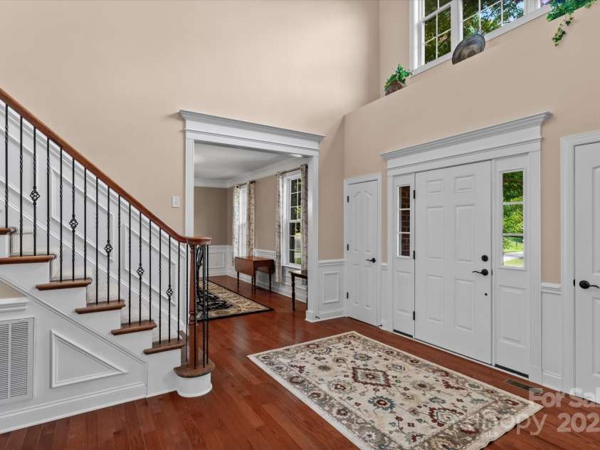 1040 Lake Forest Drive, Matthews, NC 28104.  MLS# CAR4285953, YatesRealty ID 33125. Foyer