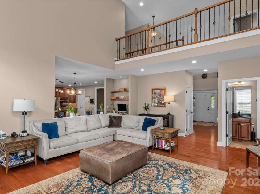 1040 Lake Forest Drive, Matthews, NC 28104.  MLS# CAR4285953, YatesRealty ID 33125. Great Room