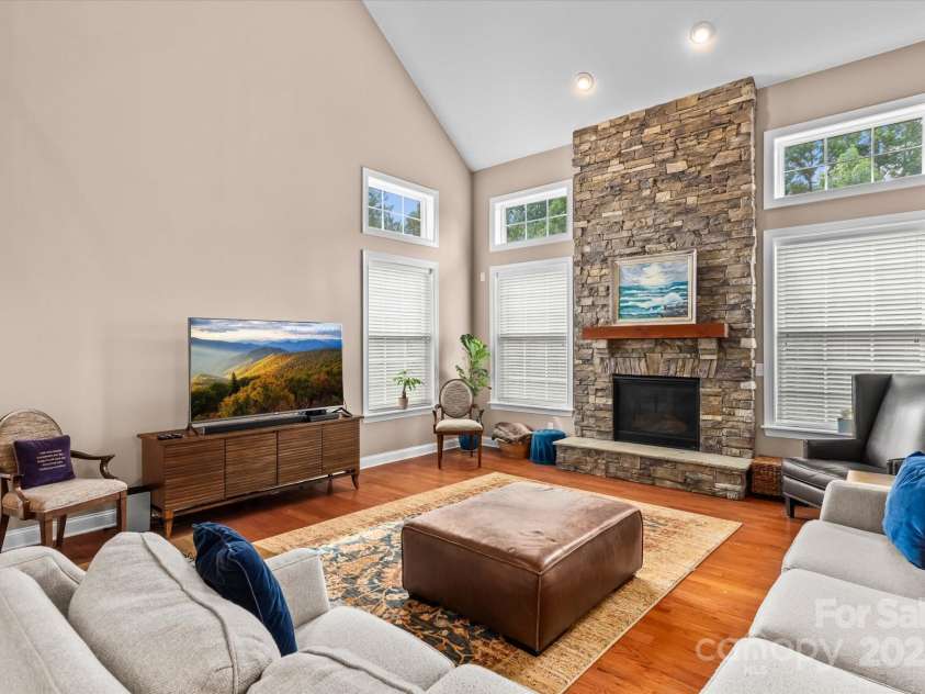 1040 Lake Forest Drive, Matthews, NC 28104.  MLS# CAR4285953, YatesRealty ID 33125. Great Room - Fireplace