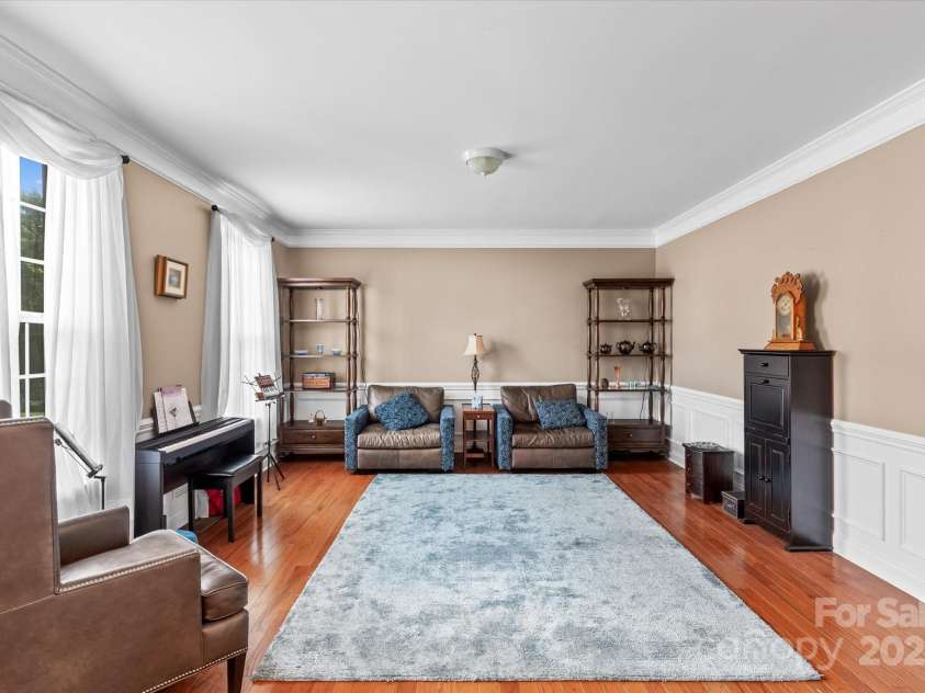 1040 Lake Forest Drive, Matthews, NC 28104.  MLS# CAR4285953, YatesRealty ID 33125. Living Room