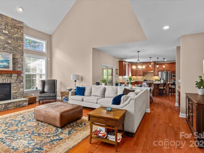 1040 Lake Forest Drive, Matthews, NC 28104.  MLS# CAR4285953, YatesRealty ID 33125. Open Floor Plan on Main Level