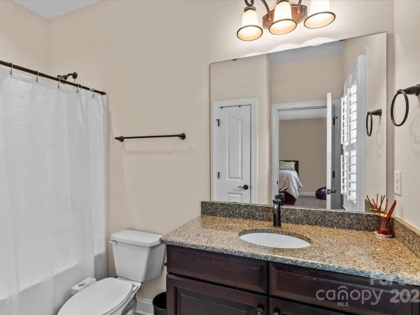 1040 Lake Forest Drive, Matthews, NC 28104.  MLS# CAR4285953, YatesRealty ID 33125. Second En Suite Bath - Upper Level