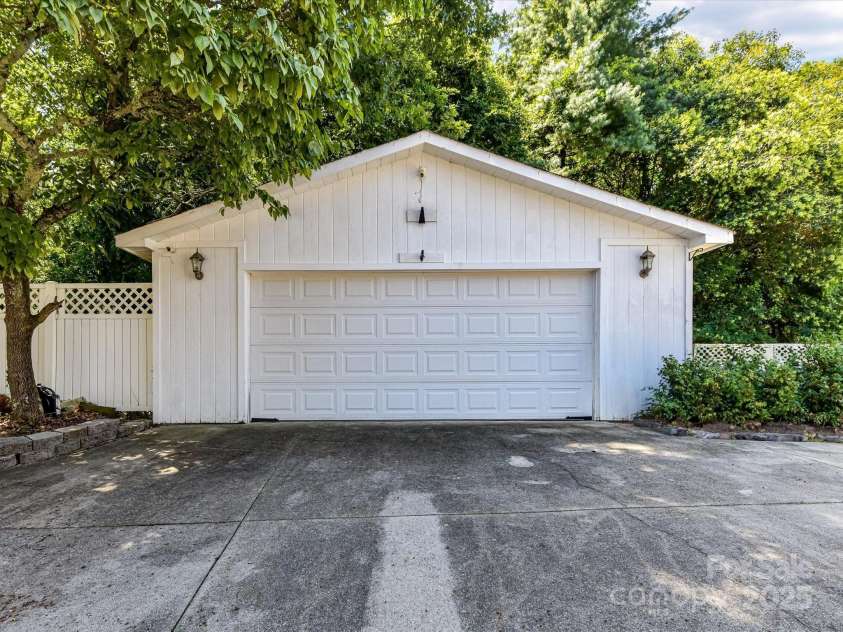 1308 Brantley Road, Kannapolis, NC 28083.  MLS# CAR4287654, YatesRealty ID 33126. Detached Garage