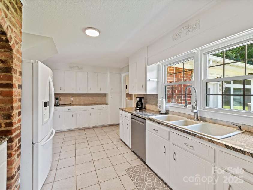 1308 Brantley Road, Kannapolis, NC 28083.  MLS# CAR4287654, YatesRealty ID 33126. Kitchen