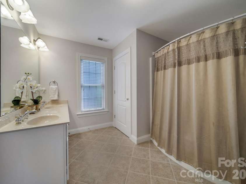 263 Hemingway Lane, Fort Mill, SC 29708.  MLS# CAR4398016, YatesRealty ID 33126. 