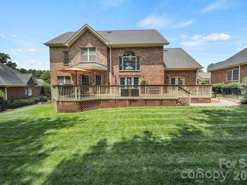 263 Hemingway Lane, Fort Mill, SC 29708.  MLS# CAR4398016, YatesRealty ID 33126. 