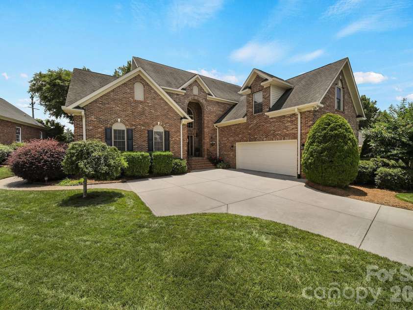 263 Hemingway Lane, Fort Mill, SC 29708.  MLS# CAR4398016, YatesRealty ID 33126. 