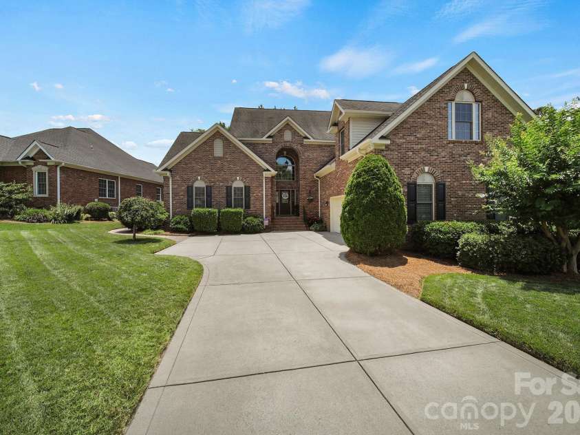 263 Hemingway Lane, Fort Mill, SC 29708.  MLS# CAR4398016, YatesRealty ID 33126. 