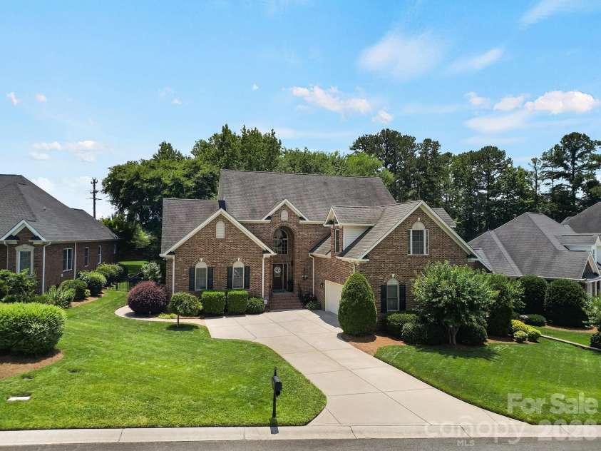 263 Hemingway Lane, Fort Mill, SC 29708.  MLS# CAR4398016, YatesRealty ID 33126. 