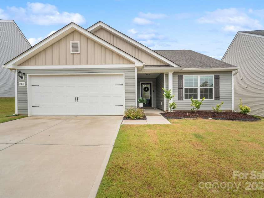 1108 Nia Road, Charlotte, NC 28215.  MLS# CAR4280664, YatesRealty ID 33127. 1108 Nia
