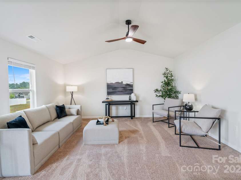 1108 Nia Road, Charlotte, NC 28215.  MLS# CAR4280664, YatesRealty ID 33127. Great Natural Light