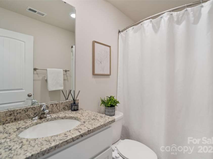 1108 Nia Road, Charlotte, NC 28215.  MLS# CAR4280664, YatesRealty ID 33127. Hall Bath