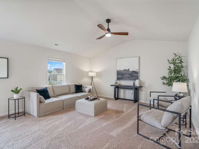 1108 Nia Road, Charlotte, NC 28215.  MLS# CAR4280664, YatesRealty ID 33127. Large Living Room