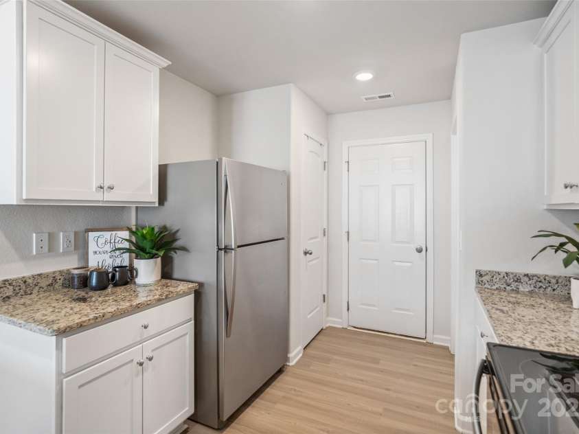 1108 Nia Road, Charlotte, NC 28215.  MLS# CAR4280664, YatesRealty ID 33127. Lots of Counter Space and Storage