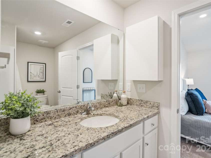 1108 Nia Road, Charlotte, NC 28215.  MLS# CAR4280664, YatesRealty ID 33127. Primary Bathroom