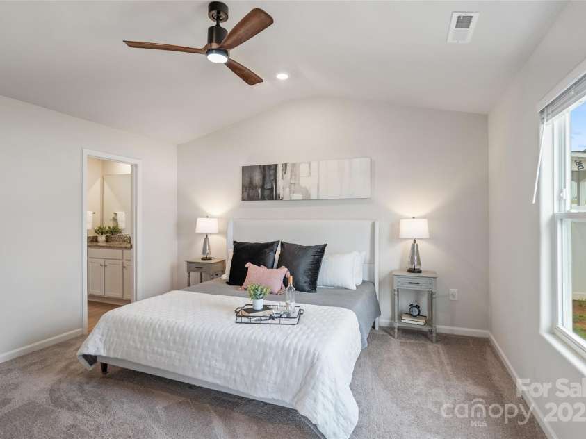 1108 Nia Road, Charlotte, NC 28215.  MLS# CAR4280664, YatesRealty ID 33127. Primary Suite