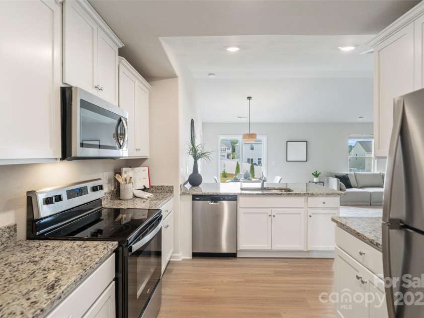 1108 Nia Road, Charlotte, NC 28215.  MLS# CAR4280664, YatesRealty ID 33127. Staineless Steel Appliances