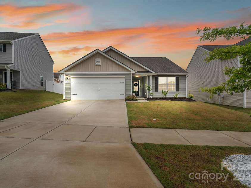 1108 Nia Road, Charlotte, NC 28215.  MLS# CAR4280664, YatesRealty ID 33127. Welcome Home