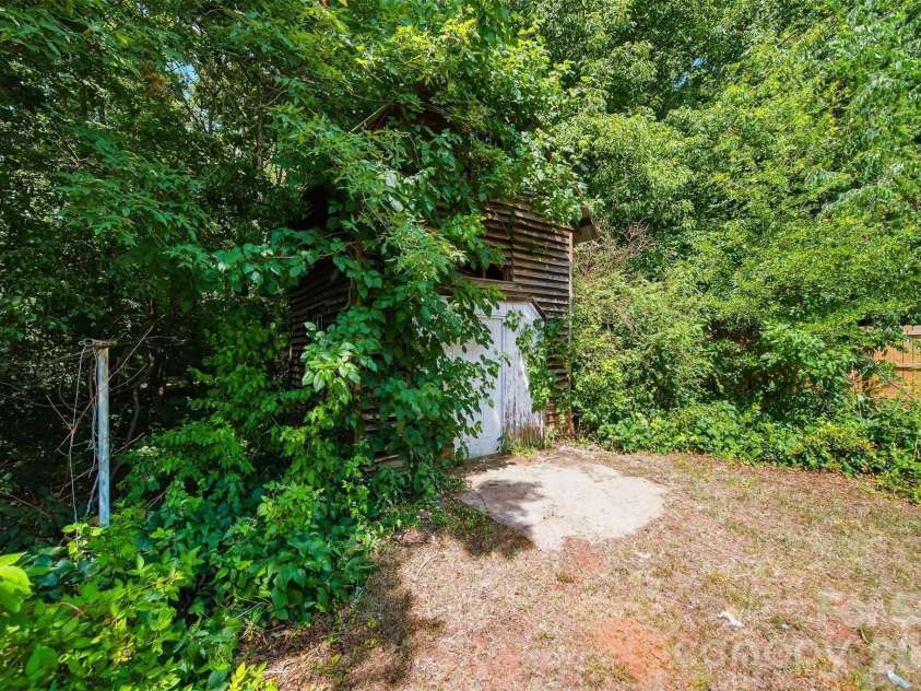807 Mt Olive Church Road, Newton, NC 28658.  MLS# CAR4397915, YatesRealty ID 33127. 