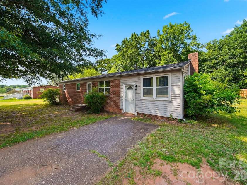 807 Mt Olive Church Road, Newton, NC 28658.  MLS# CAR4397915, YatesRealty ID 33127. 