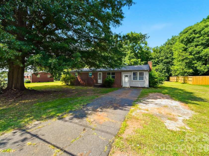 807 Mt Olive Church Road, Newton, NC 28658.  MLS# CAR4397915, YatesRealty ID 33127. 